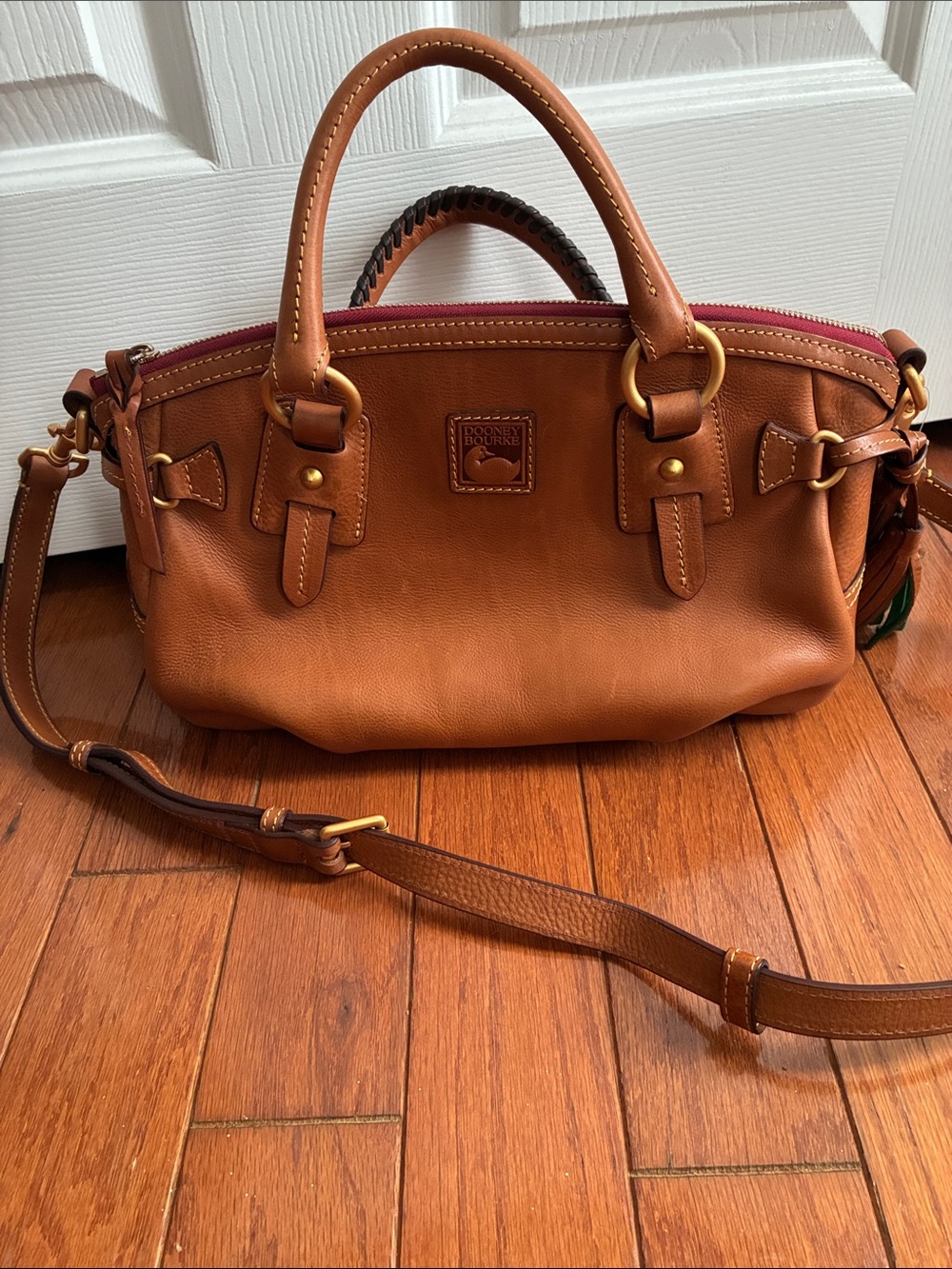 NWOT Classic Tan Leather Satchel Handbag - Picture 3 of 10